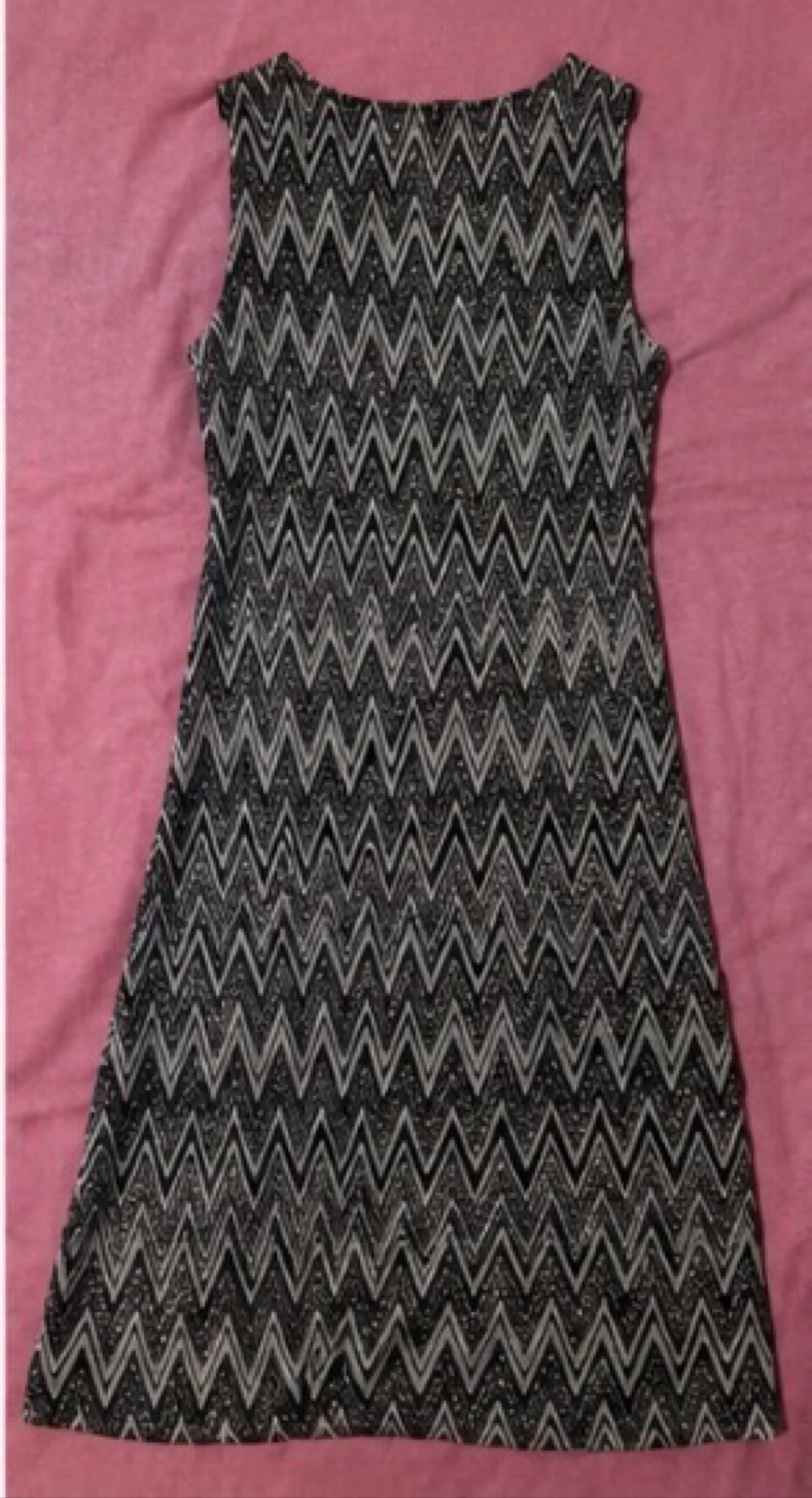 Robe Tissaia noire à motifs chevrons scintillants – Taille 40 – photo 3